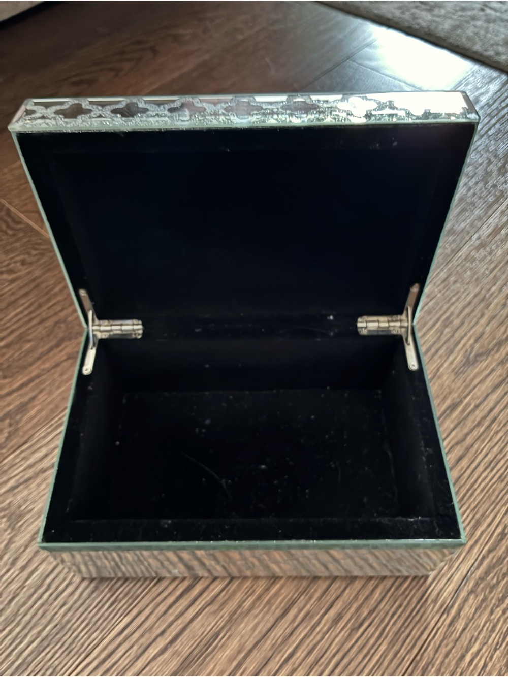 Mirrored Box, Decor, Velvet-Lined Chest ✨ - Picture 4 of 7